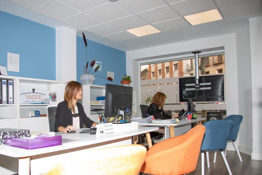 Atencion al cliente en la oficina de Gestoria Yague en Zaragoza